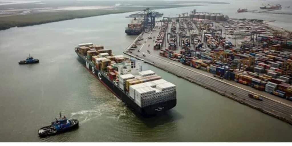 The report states that the Indian fleet is currently positioned approximately 300 to 400 miles from the Pakistani coast.