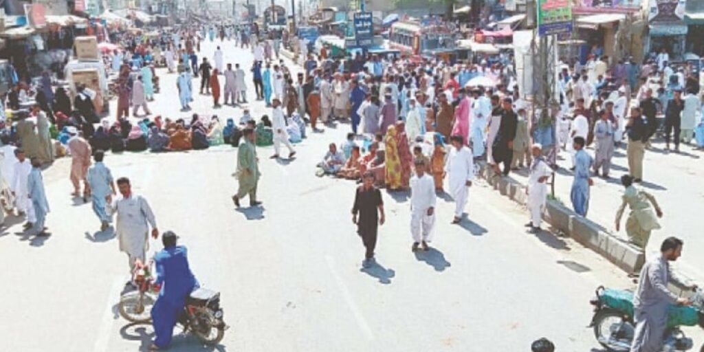 Three robbers shot dead by citizen near Hub Chowki