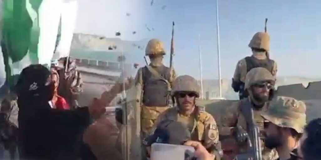 Public in Gwadar welcomes soldiers with flowers to mark victory over India