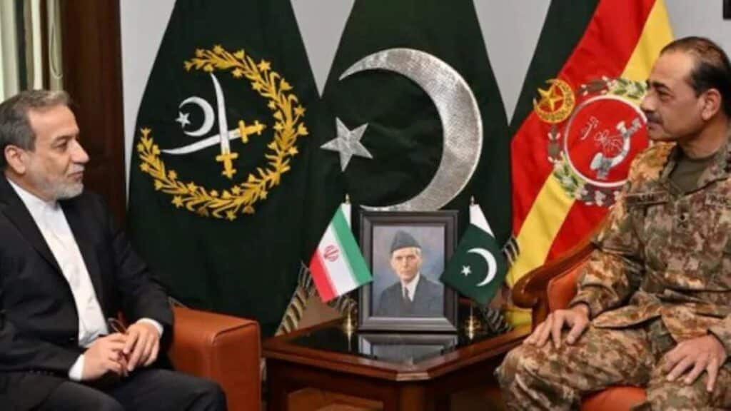 Pakistan, Iran review border security mechanisms