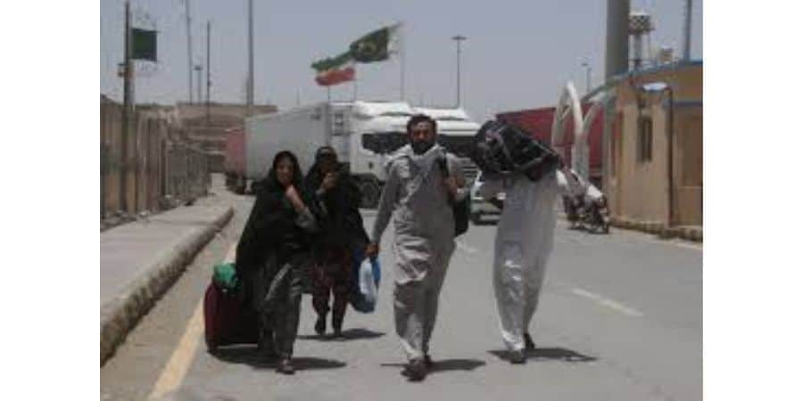 Another group of 69 Pakistanis reaches Taftan border safely