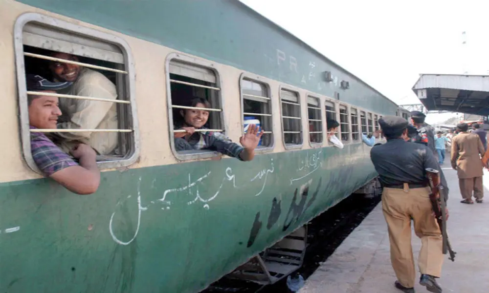 Eid special train departs from Quetta for Peshawar