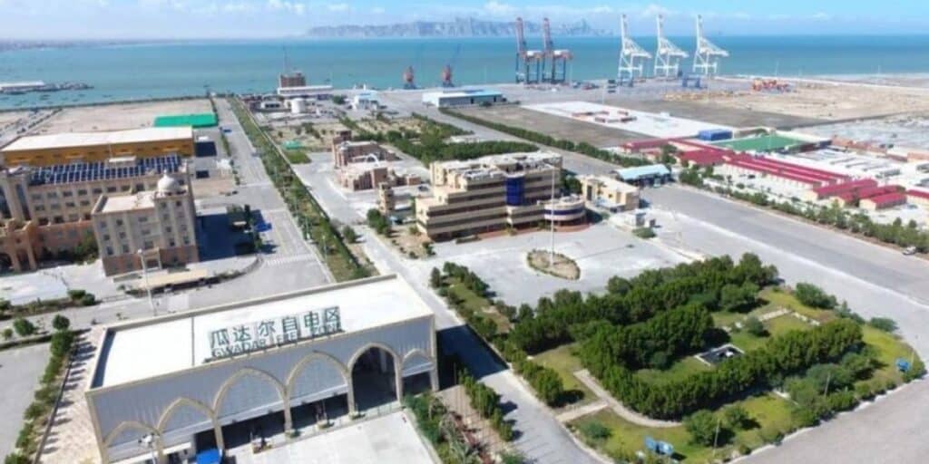 Pakistan urges China to Invest in Gwadar free zones
