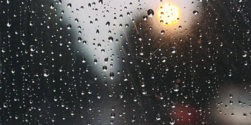 Stormy wind and rain hit Quetta and Karachi