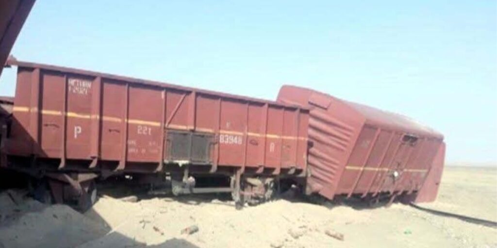 Eight freight train carriages derail near Taftan