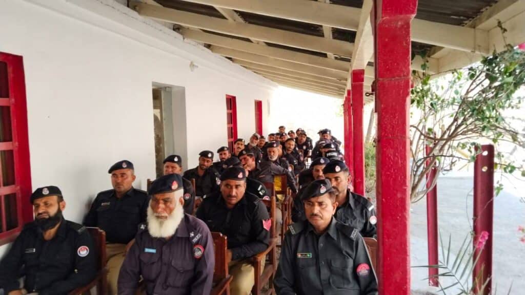 Duty first: AIGP Balochistan Constabulary warns against mobile use on duty