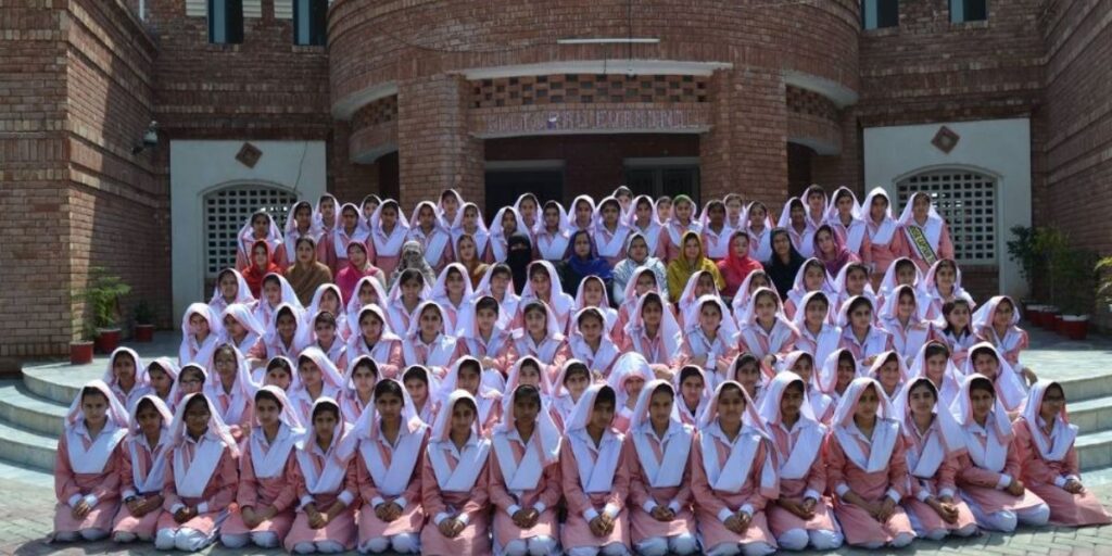 Federal Government to spend 19.25 billion rupees for Danish Schools
