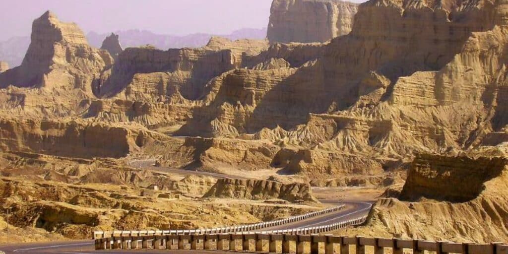 CM Balochistan inaugurates roads and tunnels project