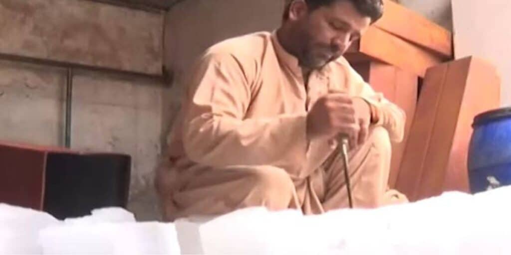 Quetta laborer becomes grade 17 officer through hard work