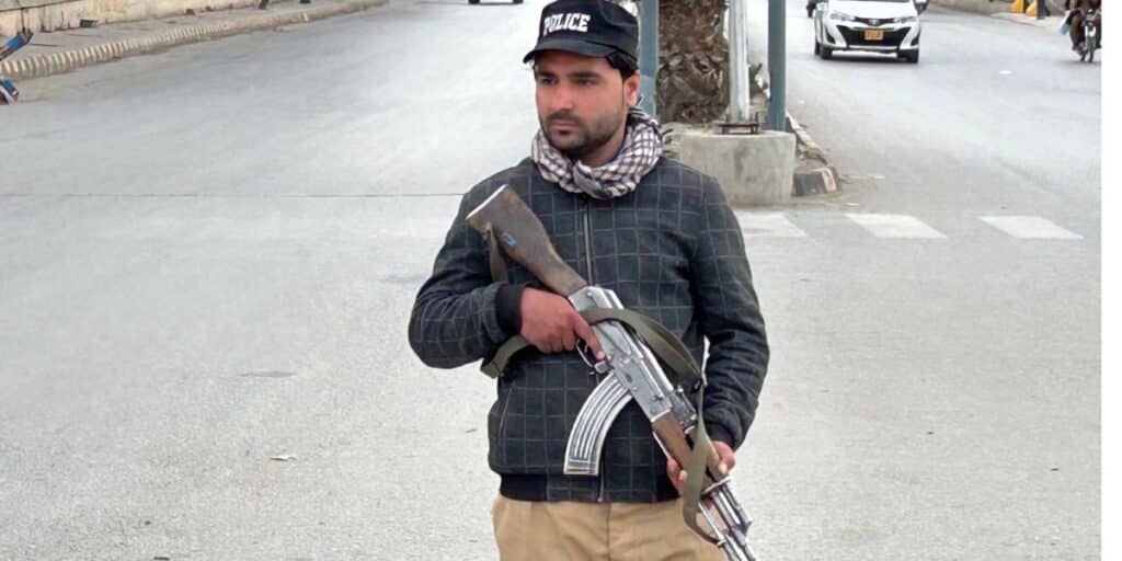 Police announce crackdown on illegal private gunmen in Quetta