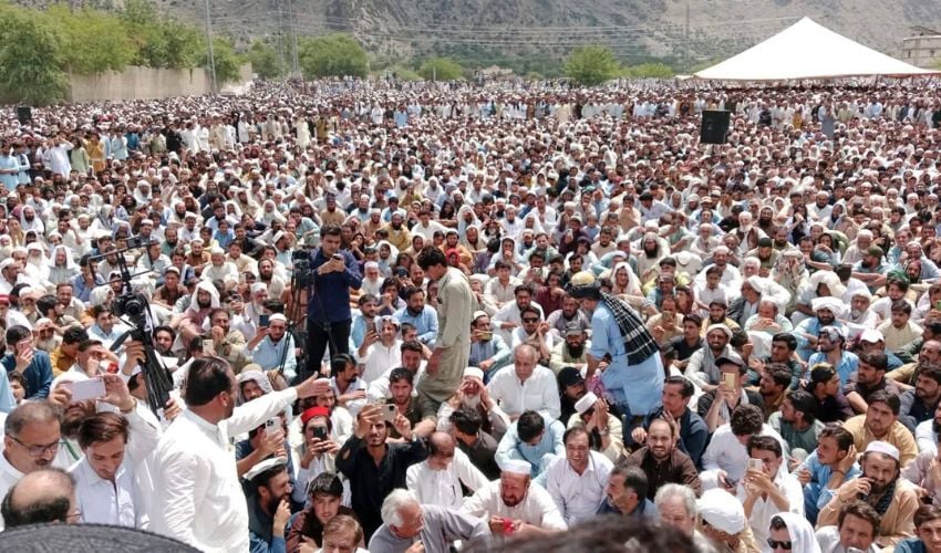 Thousands attend funeral of anti-terror voice funeral of Maulana Khan Zeb