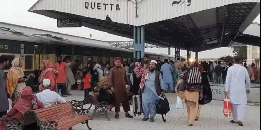 A relief train returns to Quetta carrying 200 passengers