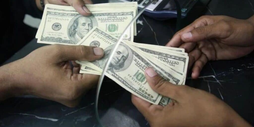 FIA arrests three, seizes millions in foreign currency at Taftan