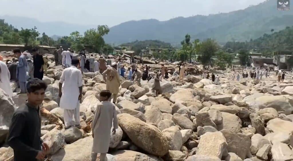 Balochistan sends relief goods for flood victims in GB, KP