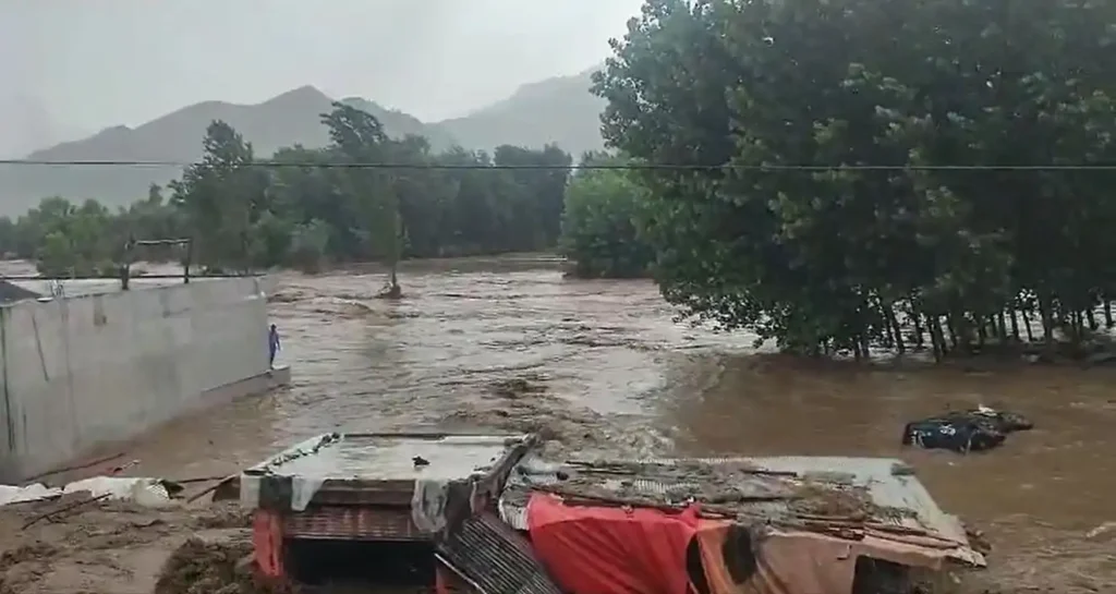 KP CM vows comprehensive relief, rehabilitation for flood victims