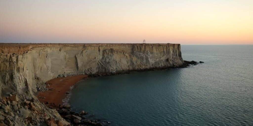 14 persons arrested attempting to cross into Iran