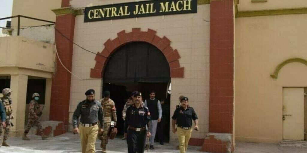 Contractor of Mach jail arrested for supplying drugs