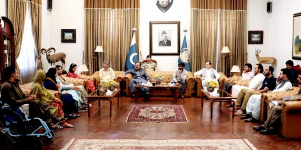 Governor meets individual land Pakistan delegation
