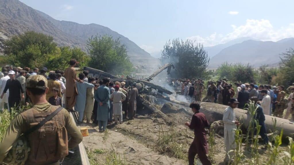 Two majors among five martyred in army helicopter crash in GB, confirms ISPR