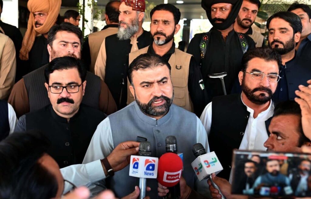 Speaking in the Balochistan Assembly, CM Bugti stated that his government, with the complete support of federal authorities, will not allow a single inch of land to be used for growing the illegal crop. He issued a stern warning to everyone involved, from local landowners to Afghan nationals providing land for cultivation.