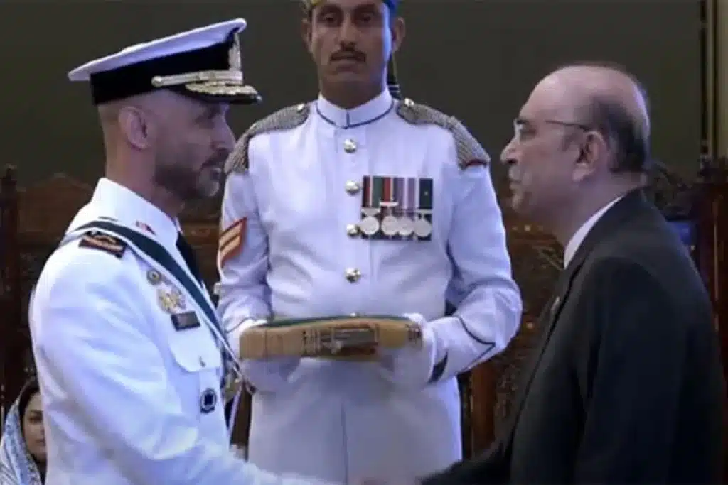 UAE Naval Chief awarded Nishan-i-Imtiaz (Military) by President Zardari