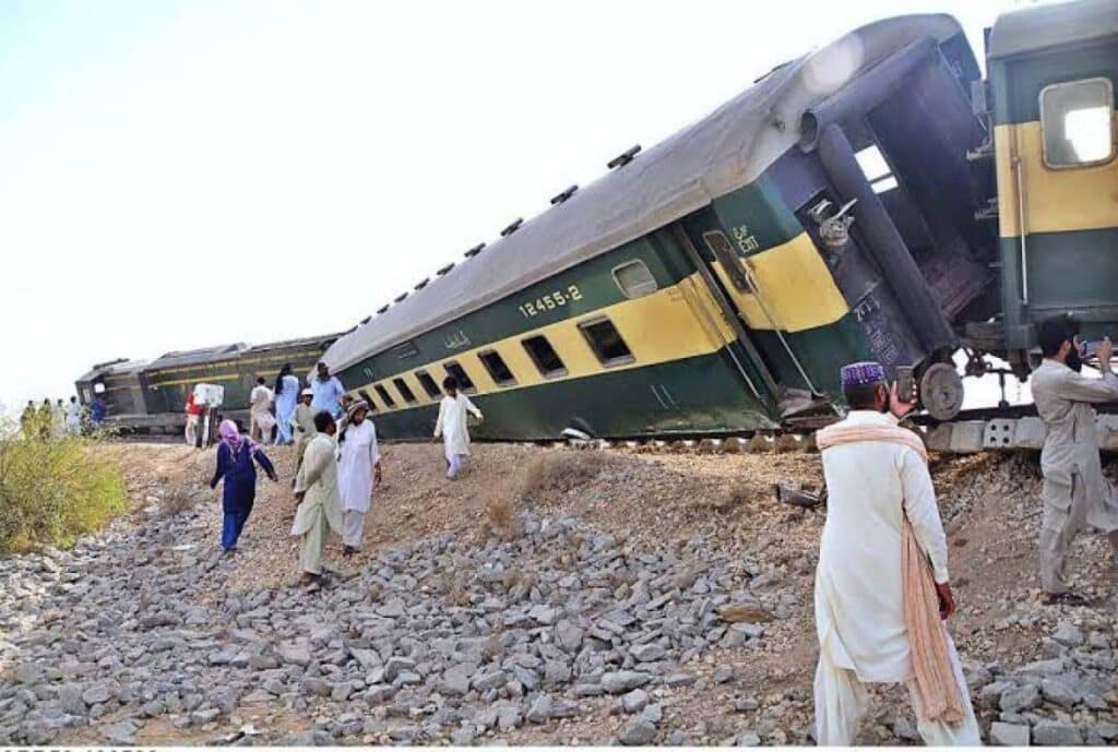 Dasht train suspension enters 3rd day