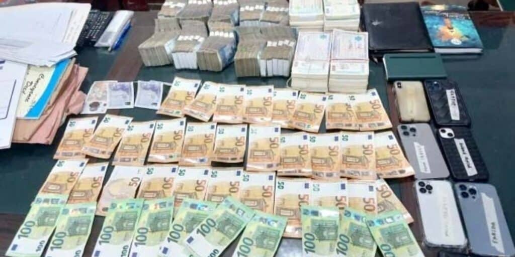 Four arrested for illegal currency exchange in Balochistan