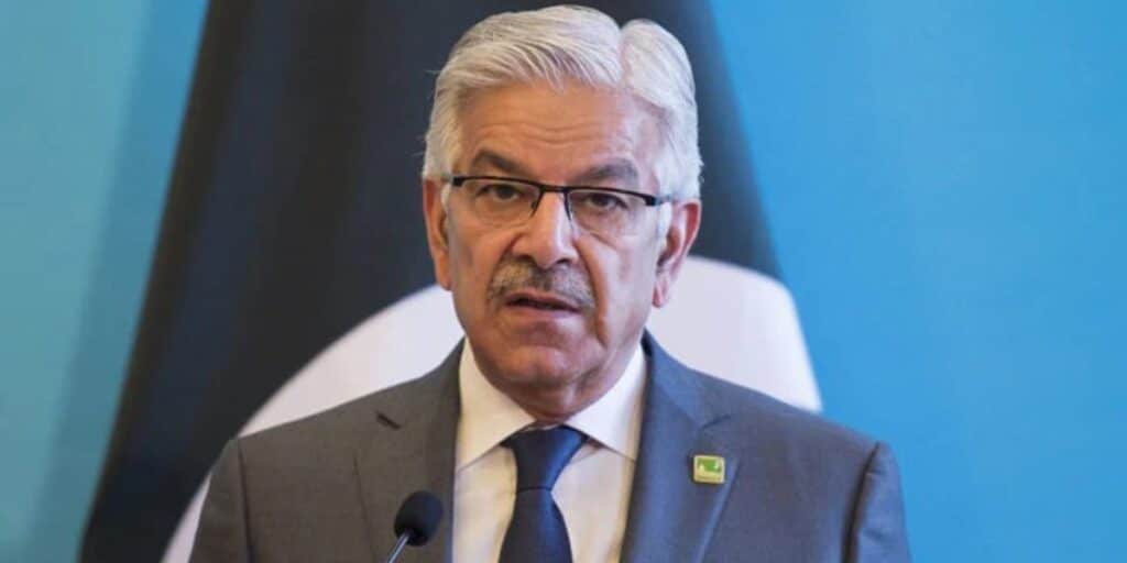 Khwaja Asif urges a final talk with Kabul