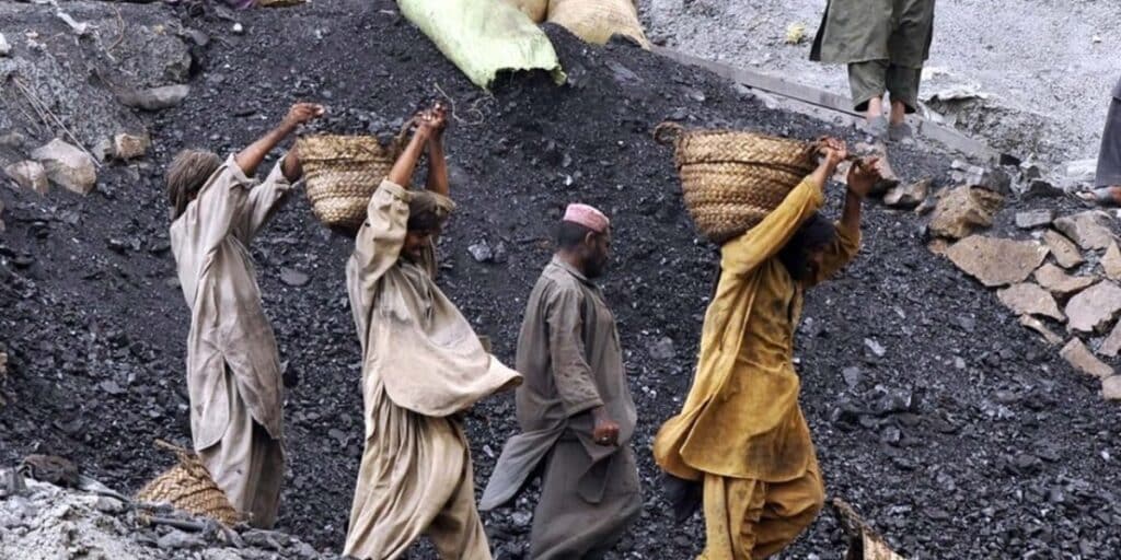 Coal miners abducted by armed men in Mach