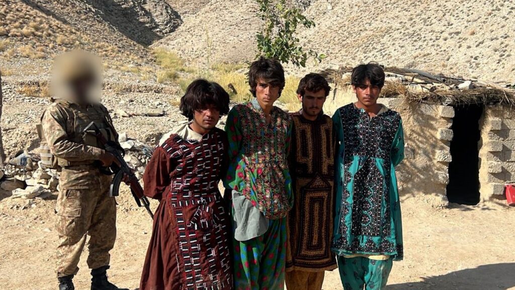militants in women’s disguise held in Khuzdar