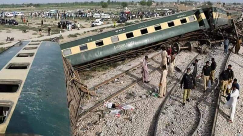 Blast derails Jaffar Express en route to Peshawar from Quetta