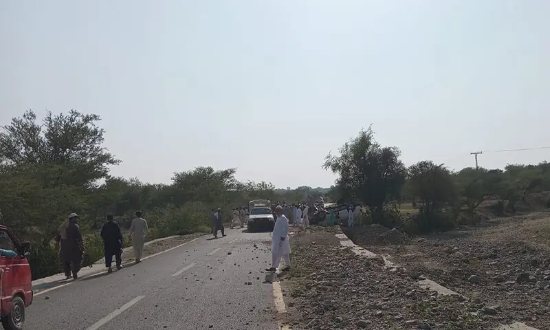 Three policemen injured in IED attack on convoy in Hangu