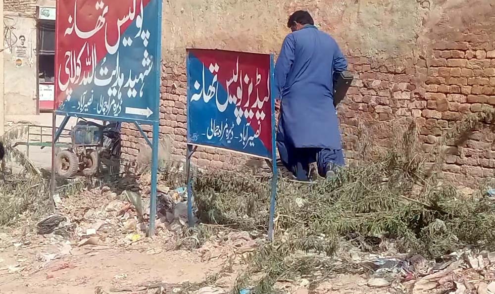 Militants launch a hand-grenade attack on police station