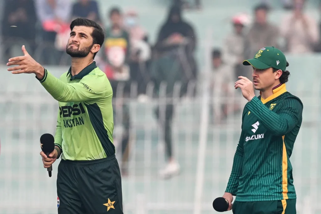 Pak vs SA: Pakistan opt to bat in 2nd ODI