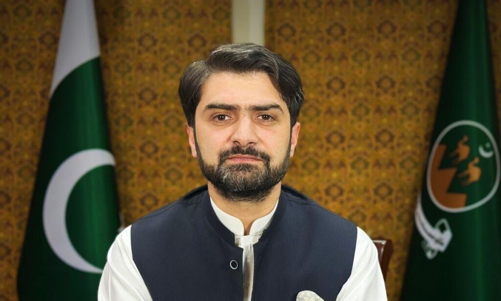 DC Quetta visits old age home, distributes warm shawls among residents