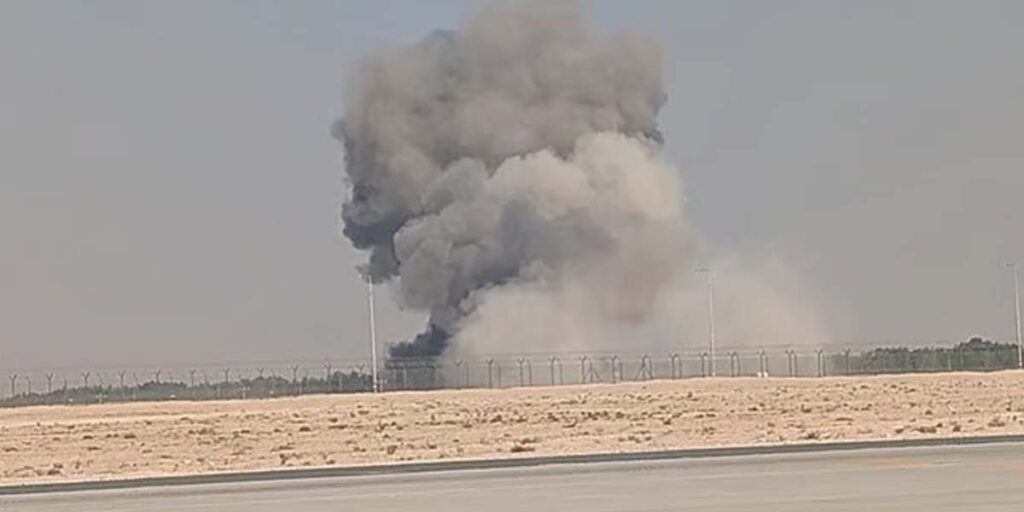 India fighter plane crashes at Dubai Airshow