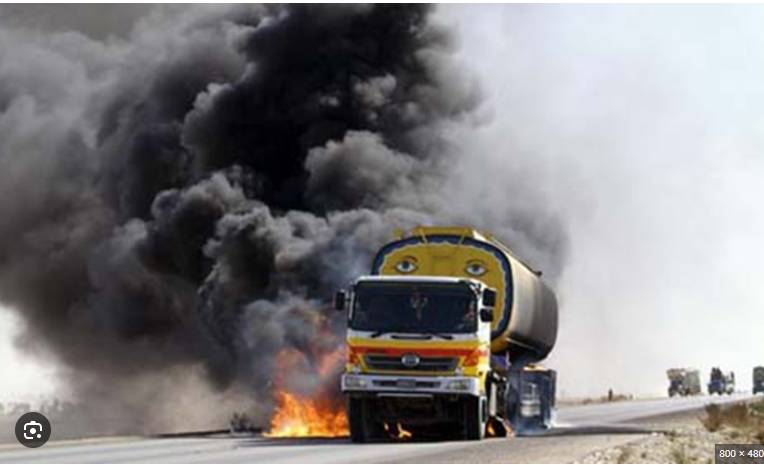 16 Injured as Truck, Oil Tanker Catch Fire in Zhob