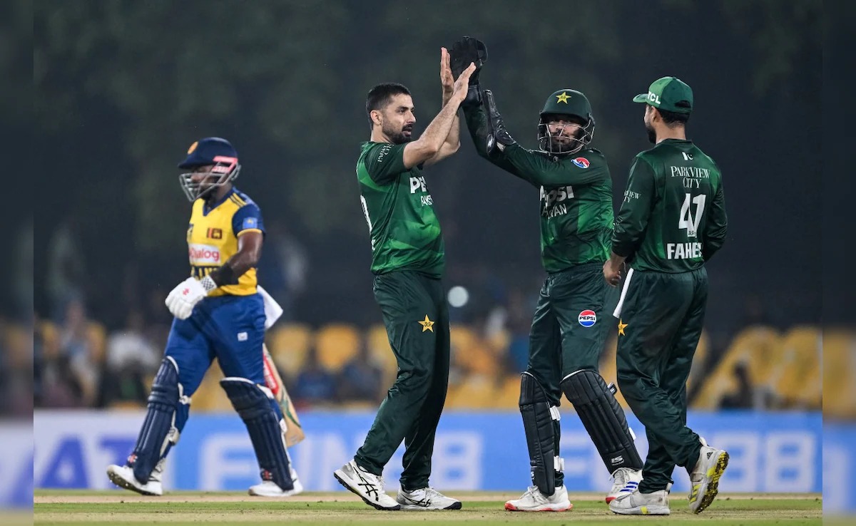 Pakistan Bowls out Sri Lanka on modest total in first T20i