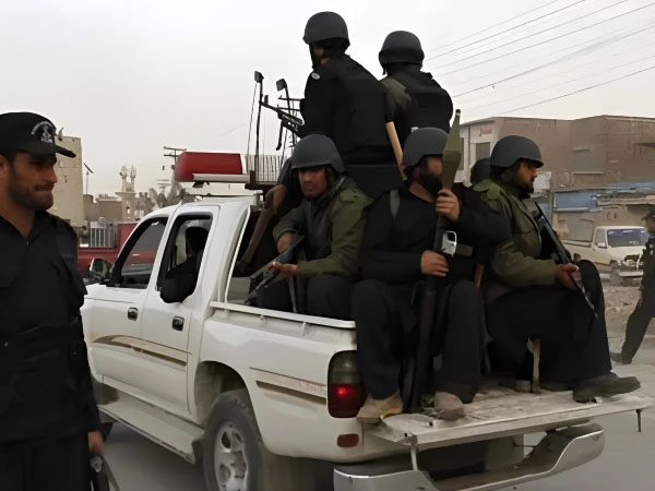 Balochistan Formally Merges Levies Force into Police QUETTA: The Balochistan government has officially and legally merged the Levies into the Police, ending a long-standing parallel law enforcement system in the province. The division between A and B areas has also been abolished. The announcement was made by Balochistan Chief Minister Sarfraz Bugti in a post on social media platform X. It was stated that a long-standing administrative ambiguity regarding uniform law enforcement in Balochistan has now officially been resolved. It was said that the decision will clarify state responsibility and further strengthen public security across the province. Earlier, a notification was issued by Chaman Deputy Commissioner Habib Ahmed Bangulzai. All Levies personnel were directed to immediately report to the Superintendent of Police, Chaman. Levies stations, checkposts, and pickets in the district were ordered to be handed over to the police. Levies in-charges were instructed to transfer all responsibilities to the police without delay. The transfer of authority from Levies to police in Chaman was ordered to be completed immediately. Implementation of the Home Department’s notification has begun in Chaman. The district’s security system has been placed under police control. The handover process is being carried out through documented procedures. Under the provincial government’s decision, the Sibi and Loralai divisions have been declared fully A areas. A notification was issued by Additional Chief Secretary Home Hamza Shafqaat. Police jurisdiction has been enforced in both divisions. The Levies Force in Sibi and Loralai has been merged into the Balochistan Police. Provincial and former federal Levies personnel will be absorbed into the police with their existing ranks and benefits. Levies personnel assigned to the CPEC Wing have also been directed to merge into the police force. The Police Act 2011 will be enforced in the merged areas. Levies budgets, weapons, police stations, checkposts, and records have been ordered to be transferred to the police. All Levies infrastructure in Sibi and Loralai is to be handed over immediately. Complete responsibility for law and order in the merged districts has been assigned to the police. District police chiefs will be authorized to provide personnel for law enforcement duties. The transition process in Sibi and Loralai has been ordered to be completed within 30 days. Commissioners of both divisions have been directed to oversee and complete the transition