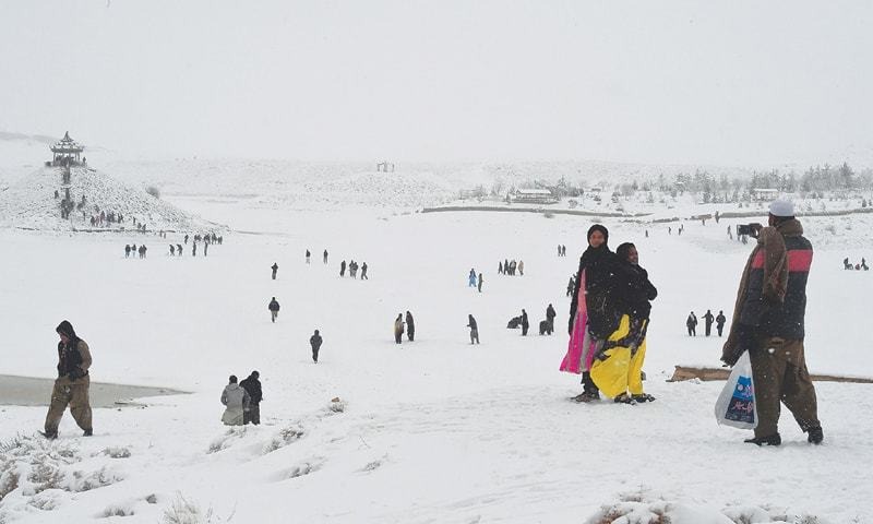 Instense cold weather seizes Balochistan after snowfall