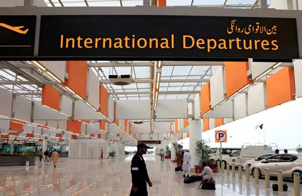 Interior Minister announces Pre-Departure facilitation desk for Pakistani travelers