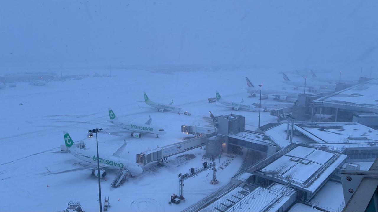 Severe Weather Grounds 700 Flights at Schiphol Airport