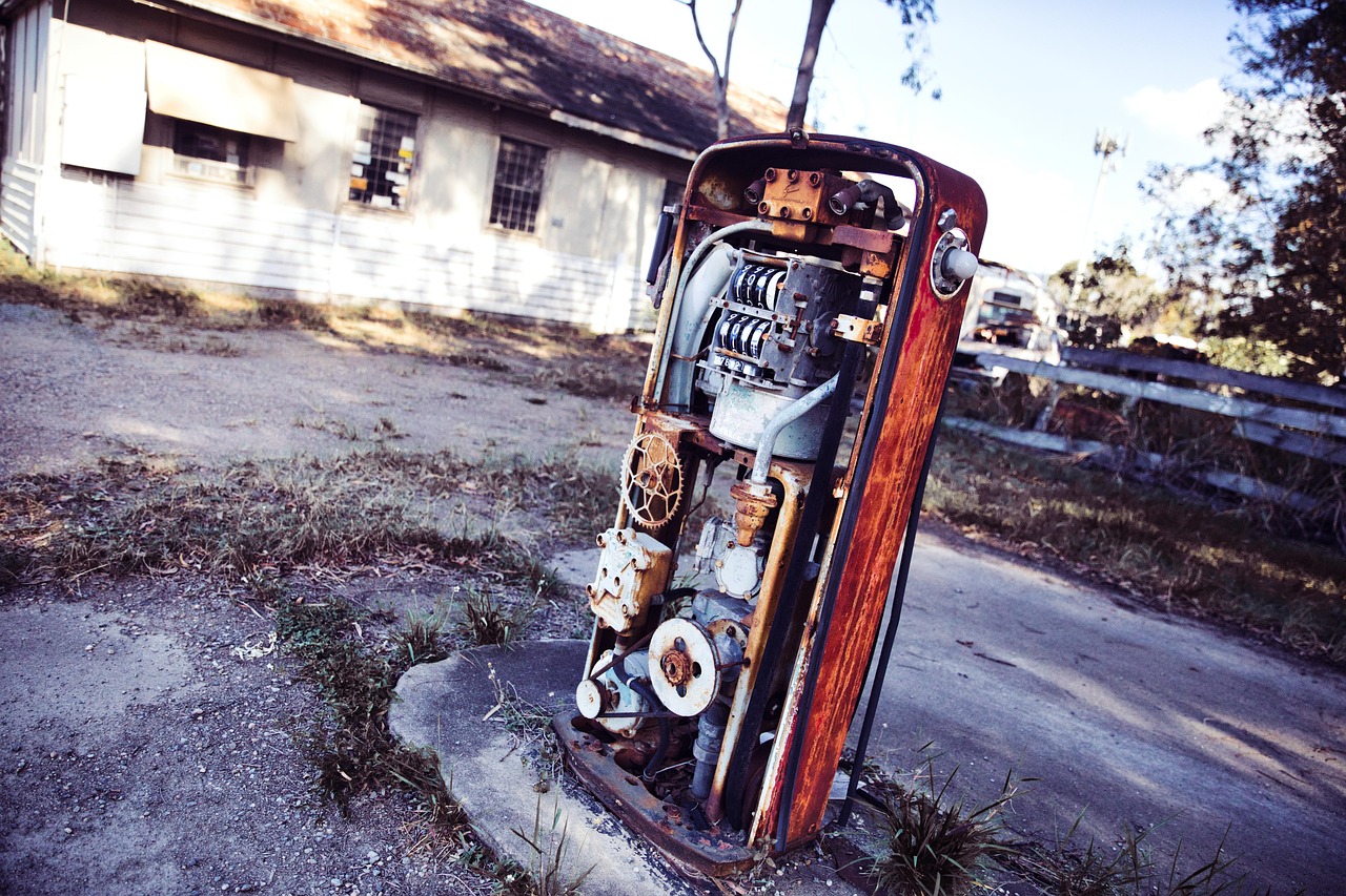 petrol pump, gas pump, vintage, gasoline, pump, garage, fuel, old, rusty, broken, abandoned, automotive, old-fashioned