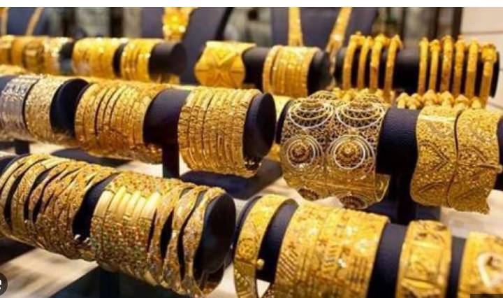Gold Prices Fall in Pakistan