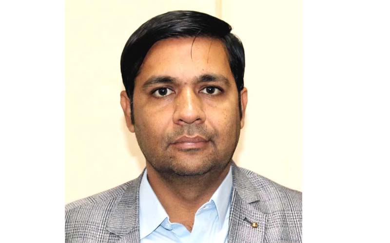 Member of the Balochistan Assembly and Parliamentary Secretary for Minority Affairs, Sanjay Kumar Panjwani, was robbed at gunpoint by a large gang of bandits in Nasirabad