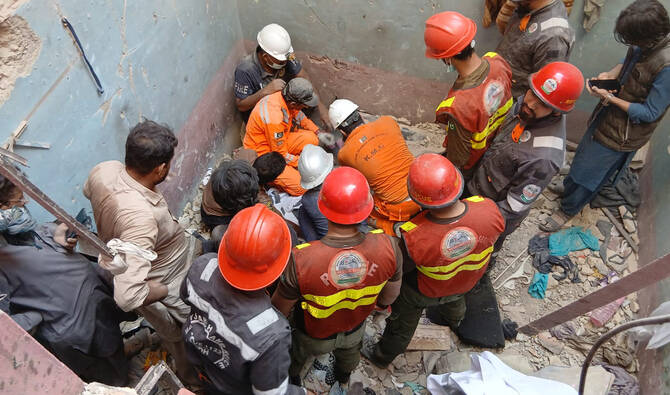 16 Killed as Building Collapses in Karachi After Suspected Gas Blast