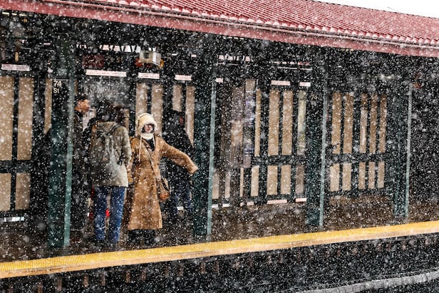 Winter Storm Hits US 59 Million at Risk, 9,000 Flights Cancelled