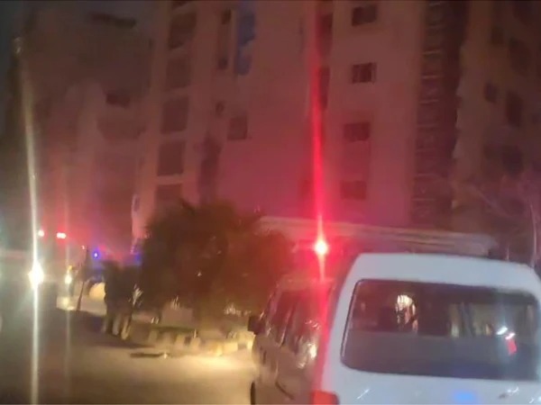 Over 100 Rescued After Fire Erupts in Karachi Residential Building