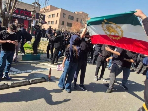 Iranian Students Launch Fresh Wave of Anti-Government Protests
