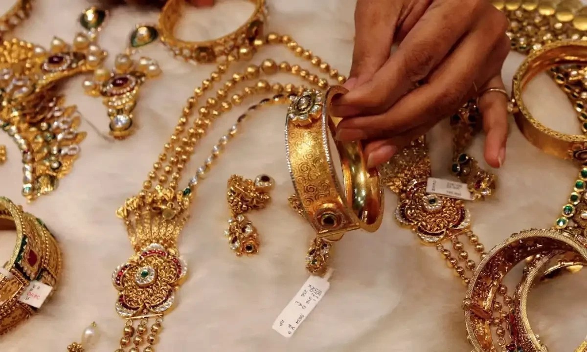 Gold prices remain stable in Pak as latest rates for March 15 announced